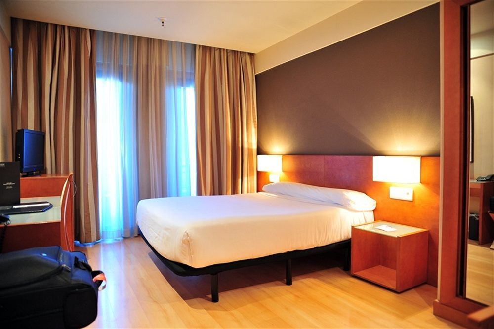 Zenit Don Yo Hotel Zaragoza Kültér fotó